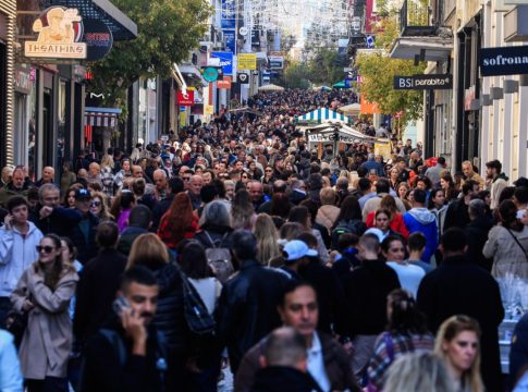 Εορταστικό ωράριο: Ποια καταστήματα δεν θα ανοίξουν την Κυριακή 14/12