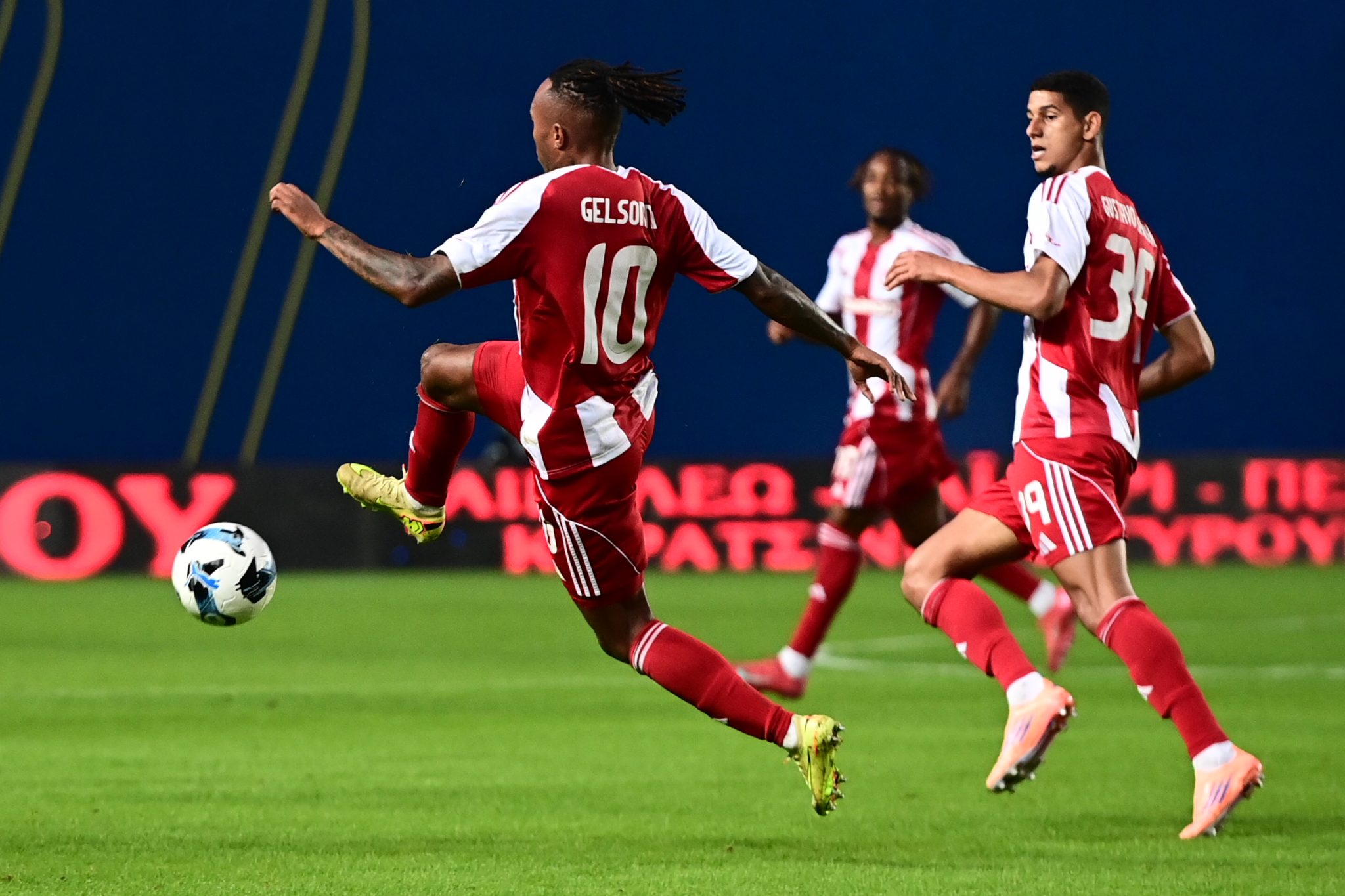 Να συνεχίσει το νικηφόρο σερί του στη Superleague θέλει ο Ολυμπιακός