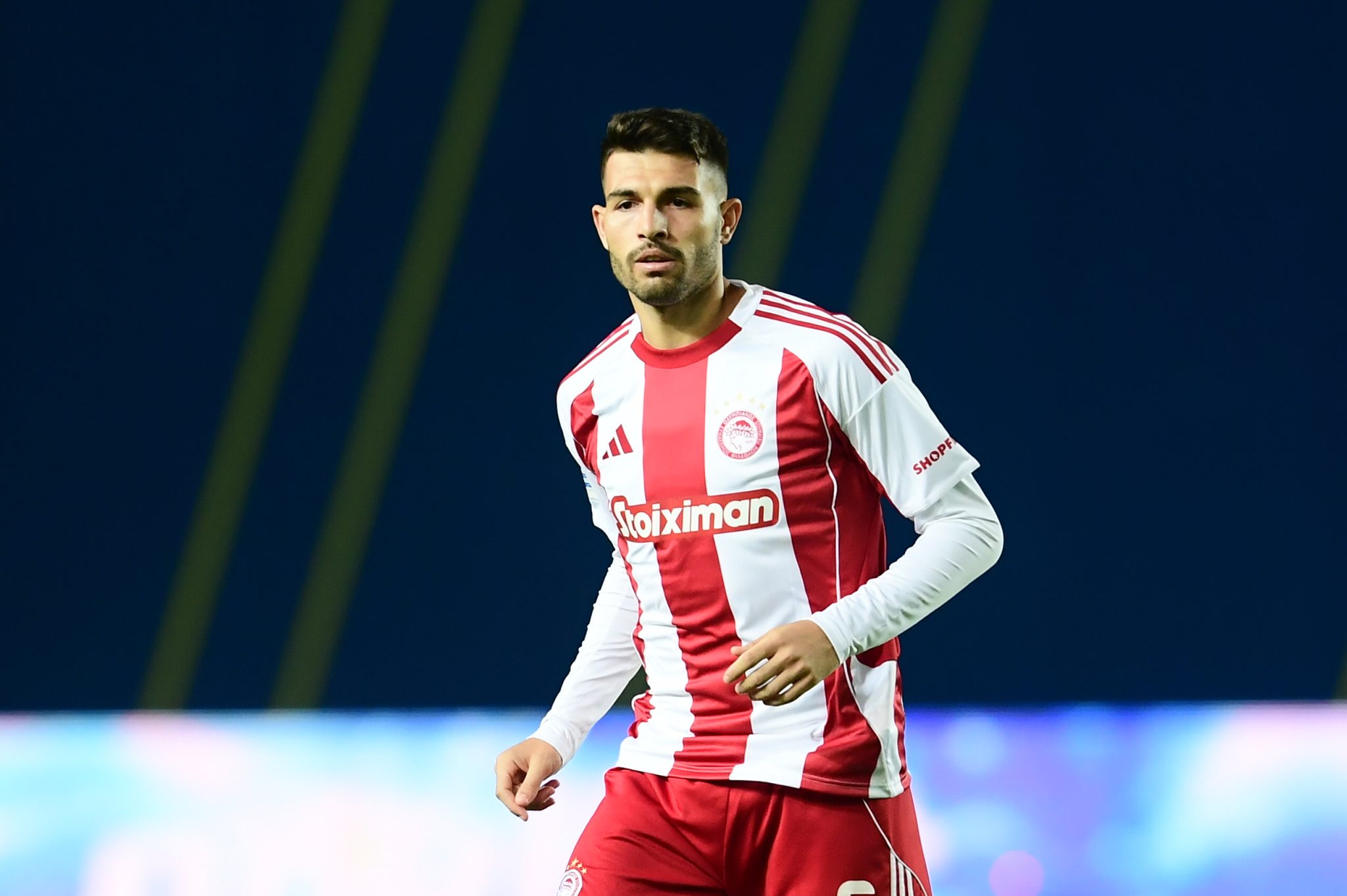 Καλογερόπουλος: «Ήταν κόκκινη το μαρκάρισμα του Μόντσου στον Τσικίνιο και πέναλτι για χέρι του Ράτσιτς»