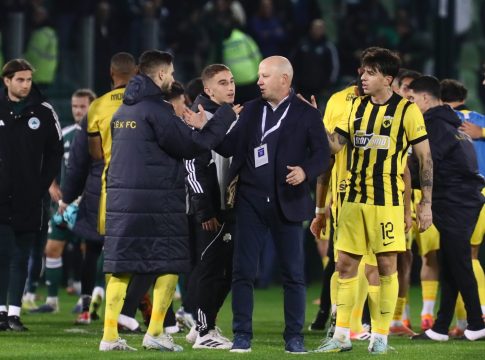 Η νίκη της ΑΕΚ στη Λεωφόρο από τον πάγκο της (vid)