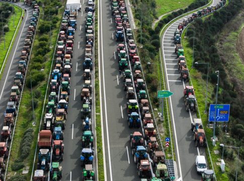 Αγρότες: Κλιμακώνουν τις κινητοποιήσεις, ενισχύουν τα μπλόκα – Πάνω από 4.000 τρακτέρ στη Θεσσαλία, τι θα ακολουθήσει