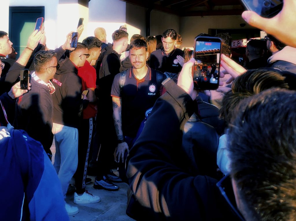 Αποθέωση στη Σύρο για τον Ολυμπιακό (pics, vid)