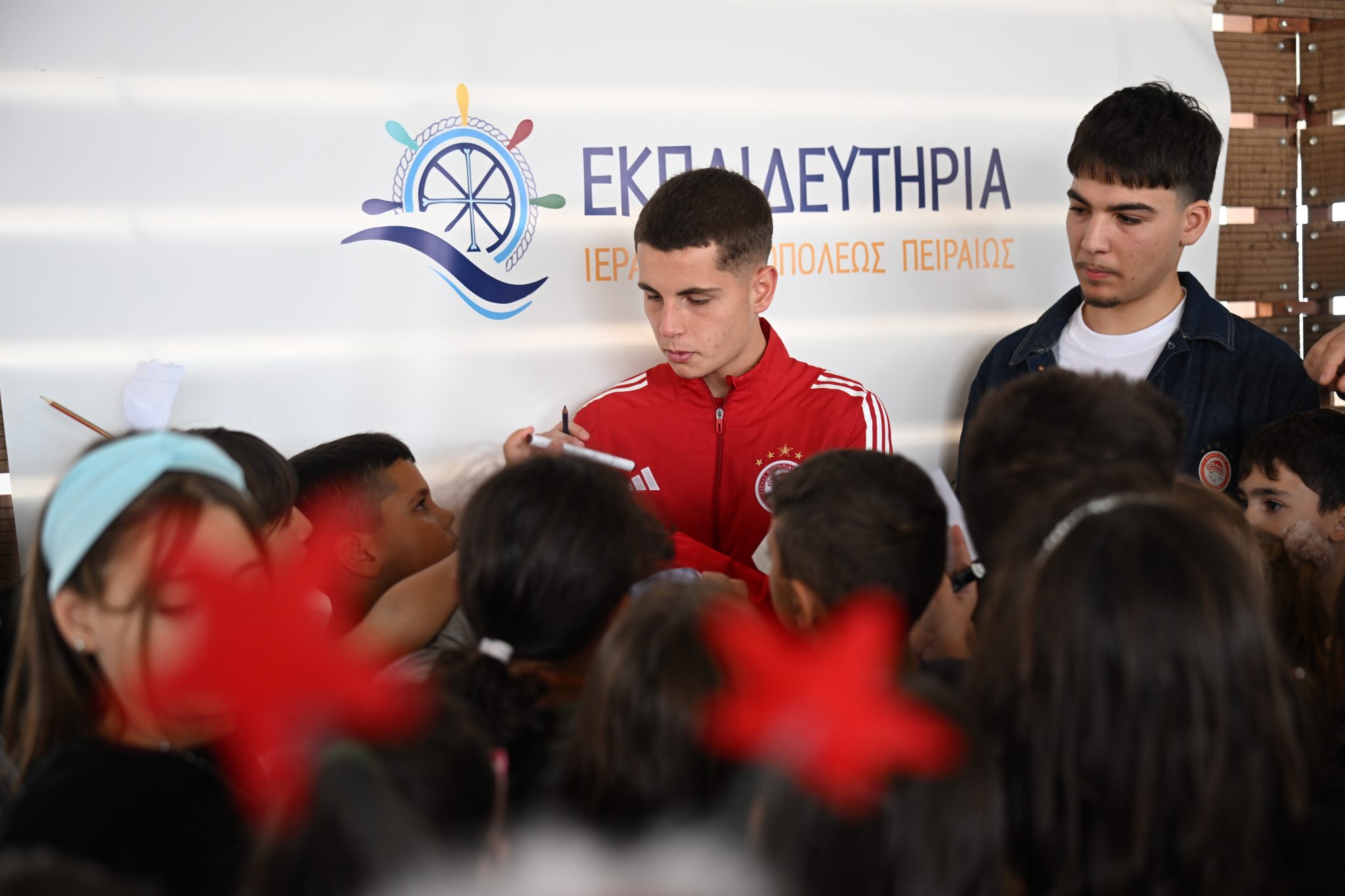 Στα Εκπαιδευτήρια Μητρόπολης Πειραιά ο Χρήστος Μουζακίτης (vids)