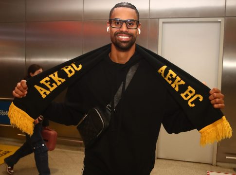 Στην Αθήνα για την ΑΕΚ ο Κλαβέλ (pics)