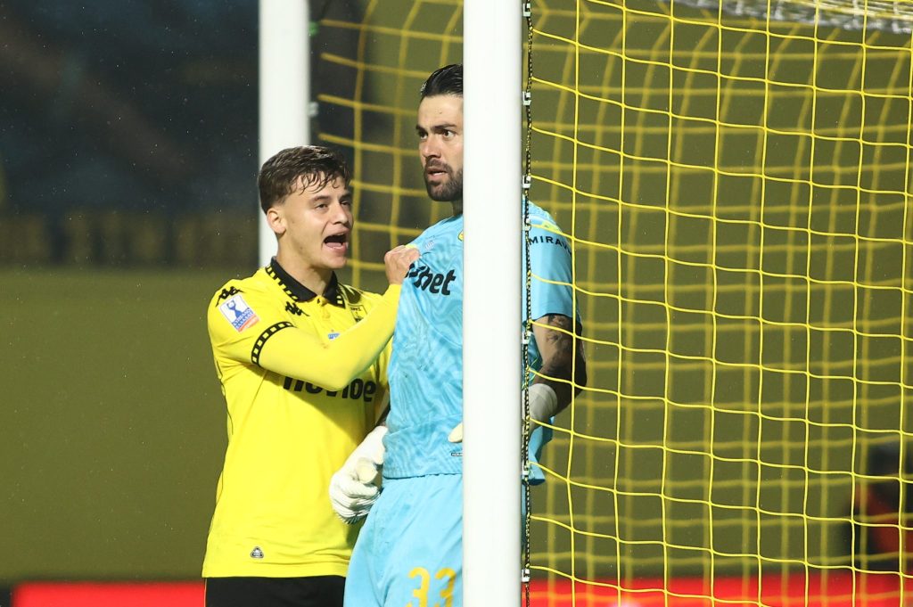 Έπιασε το πέναλτι του Ντεσπόντοφ ο Αθανασιάδης (vid)