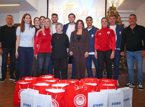 Ο Ολυμπιακός επισκέφθηκε τις εγκαταστάσεις του συλλόγου «Φλόγα» (pics)