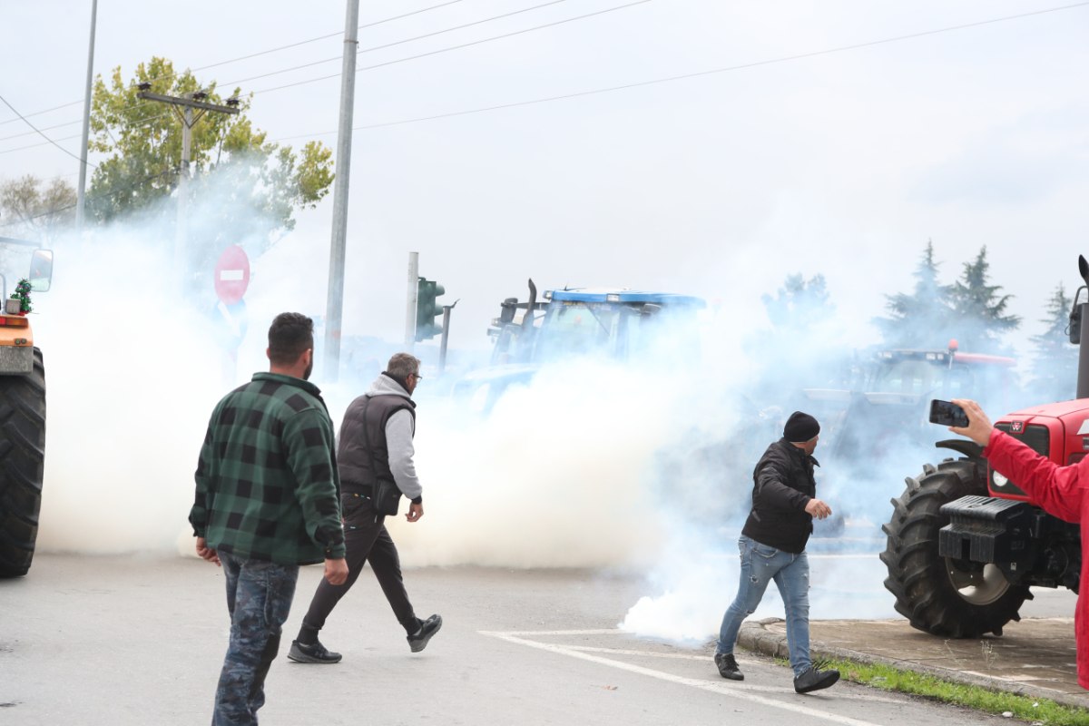 Χημικά και πάλι κατά των αγροτών από την αστυνομία στη Θεσσαλονίκη (vid)