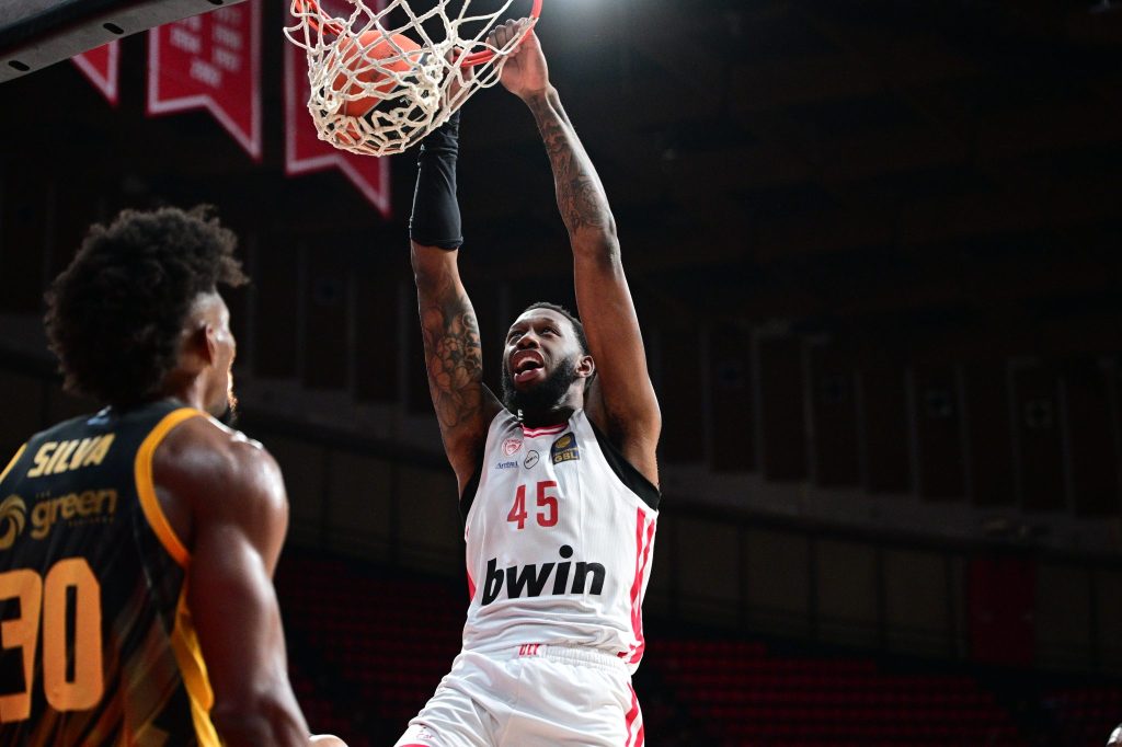 Ολυμπιακός – ΑΕΚ 100-93: Έκαναν τα εύκολα… δύσκολα, αλλά νίκησαν οι «ερυθρόλευκοι» (vid)