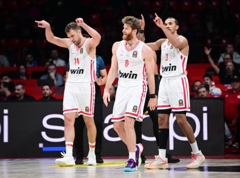 Η παρακάμερα του Ολυμπιακού από τη νίκη κόντρα στην ΑΕΚ και τα χαμόγελα των μικρών φιλάθλων στις κερκίδες (vid)