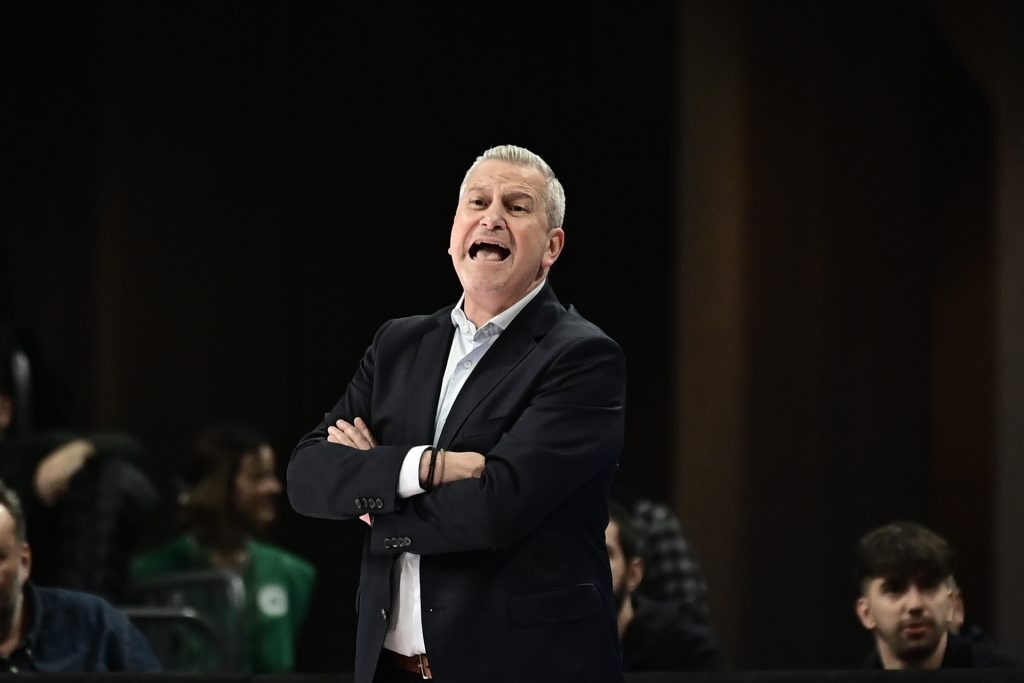 Ξέσπασε ο Ζούρος για τη βαριά ήττα από τον Παναθηναϊκό: «Απόλυτη ξεφτίλα»