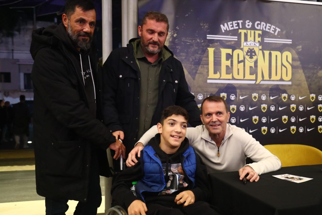 Αποθέωση για τον Σαβέφσκι στη Νέα Φιλαδέλφεια – Πήγε για αυτόγραφο και ο μικρός Γιαννάκης (Pics)