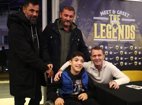 Αποθέωση για τον Σαβέφσκι στη Νέα Φιλαδέλφεια – Πήγε για αυτόγραφο και ο μικρός Γιαννάκης (Pics)