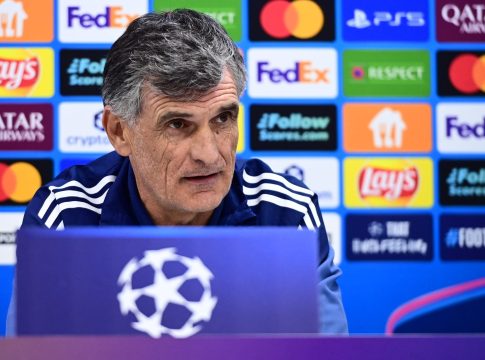 Μεντιλίμπαρ: «O Ολυμπιακός είναι υποχρεωμένος να κερδίζει όλα τα ματς» – Τι είπε για τον Ποντένσε, τον πλαστικό χλοοτάπητα και τις καιρικές συνθήκες