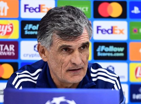 Μεντιλίμπαρ: «O Ολυμπιακός είναι υποχρεωμένος να κερδίζει όλα τα ματς» – Τι είπε για τον Ποντένσε, τον πλαστικό χλοοτάπητα και τις καιρικές συνθήκες