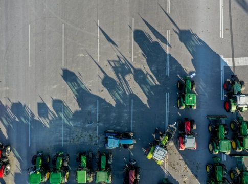 Ανοίγουν τα Μάλγαρα: Οι αγρότες δίνουν στην κυκλοφορία την Εθνική για τις γιορτές