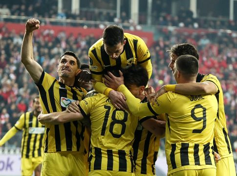 Σάμσουνσπορ – ΑΕΚ 1-2: Δικέφαλος με ανατροπάρα για μεγάλα πράγματα στο Conference