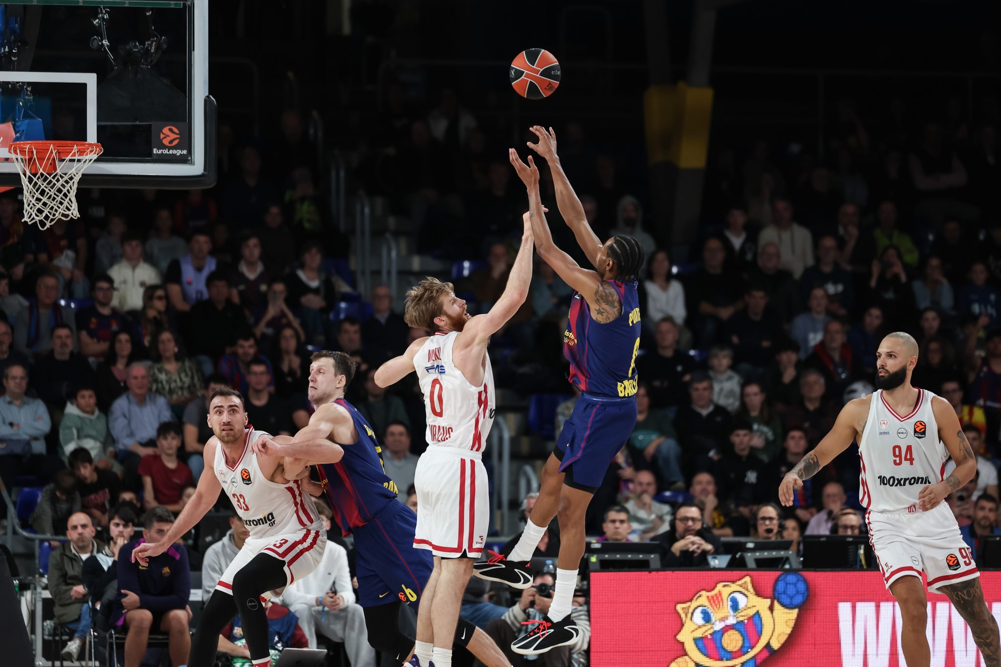 Μπαρτσελόνα – Ολυμπιακός 98-85: «Εκτέλεση» από Πάντερ και Κλάιμπερν, «κατάρρευση» στο δεύτερο ημίχρονο για τους Πειραιώτες