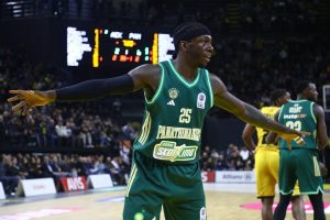 Ο Ναν το έβαλε… από τα αποδυτήρια: Το απίθανο τρίποντο του Αμερικανού (vid)