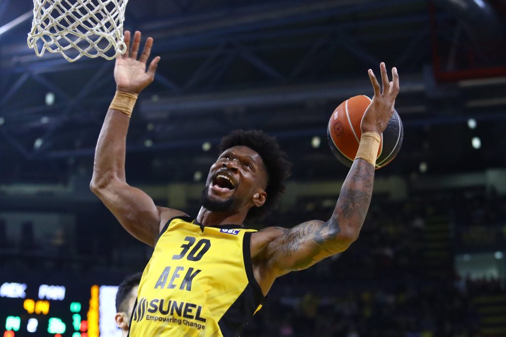 Νοκ-άουτ και οι Σίλβα, Λεκαβίτσιους στην ΑΕΚ