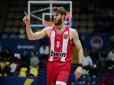 Τη μέρα που ο Ολυμπιακός έφερε τον Μόρις ο Γουόκαπ έδωσε 16 ασίστ χωρίς να κάνει λάθος (vids)