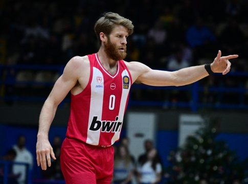 «Μαέστρος» Γουόκαπ, μοίρασε 16 ασίστ και έκανε ρεκόρ με τον Ολυμπιακό