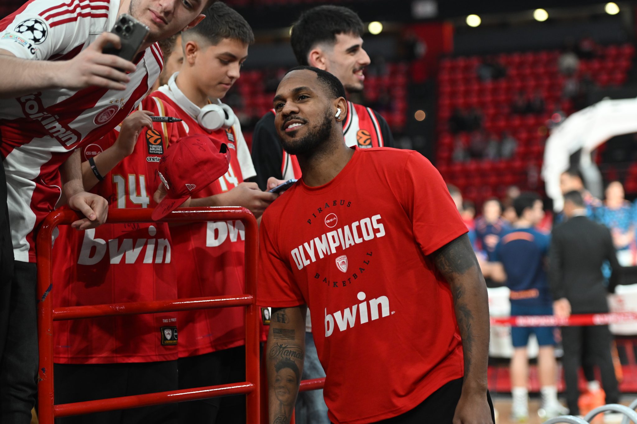 Πήρε γεύση από το ΣΕΦ ο Μόρις: Βγήκε στο παρκέ και αποθεώθηκε ο Αμερικανός (pics)