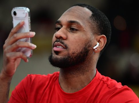 «Τρέλα» Μόρις για τον Ολυμπιακό: Πήρε βιντεοκλήση τη μητέρα του και της έδειξε το ΣΕΦ (pics)