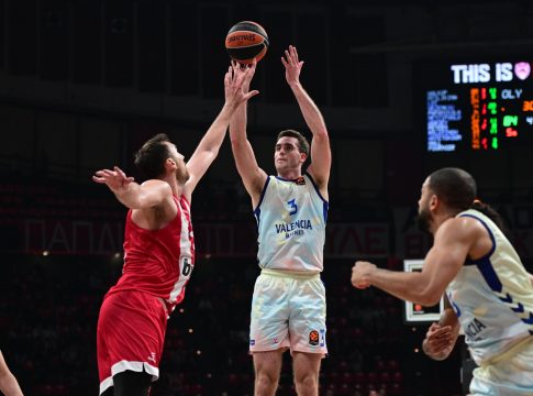 Το… ριφιφί της Βαλένθια στο ΣΕΦ – Πώς «κατέρρευσε» ο Ολυμπιακός μέσα σε τρία λεπτά (vids)