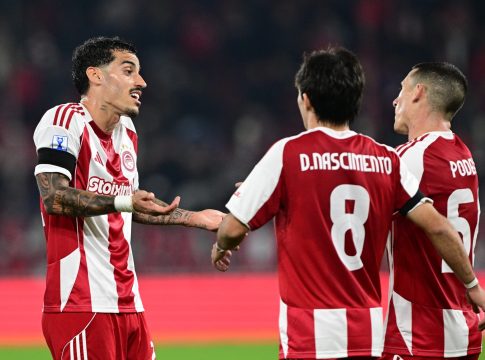 Μπαλάρα και τέσσερα γκολ στο ημίχρονο ο Ολυμπιακός (vids)