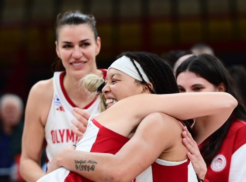 Ολυμπιακός – Ελιτζούρ Ράμλα 80-75: Με buzzer beater της Γούλφλοκ οι ερυθρόλευκες προκρίθηκαν στους «16» του Eurocup