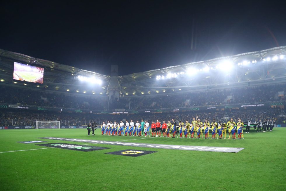 Οπαδός της ΑΕΚ χρειάστηκε διασώστη στο 2-2, αλλά μετά ζήτησε να δει και το πέναλτι (pic)