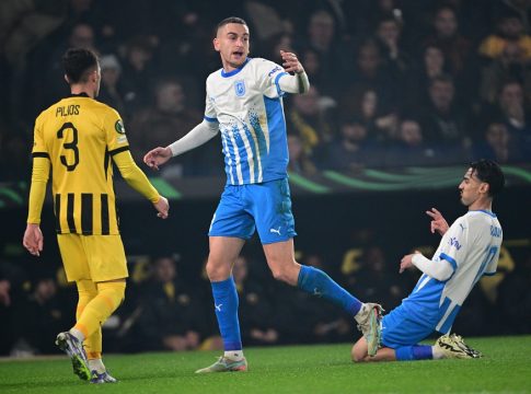 ΑΕΚ – Κραϊόβα: Οι Ρουμάνοι κάνουν το 1-0 από λάθος του Πινέδα και ασταθή απόκρουση του Στρακόσια (vid)