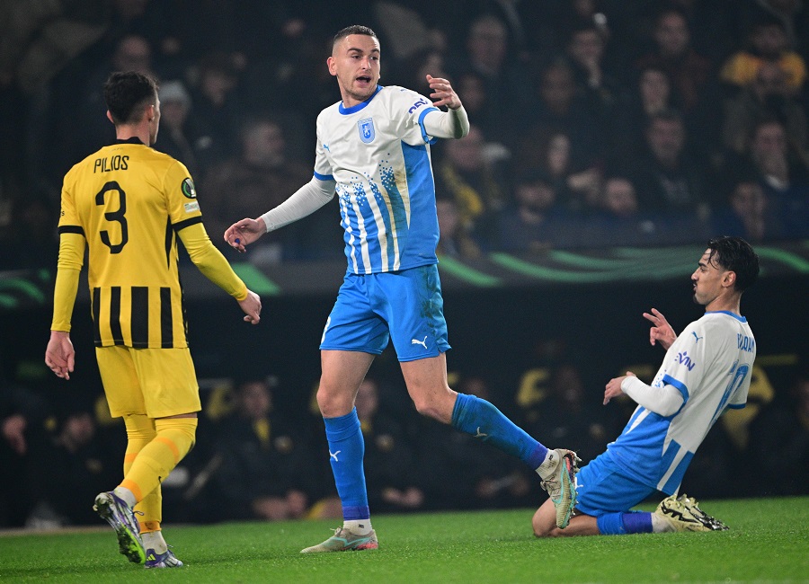 ΑΕΚ – Κραϊόβα: Οι Ρουμάνοι κάνουν το 1-0 από λάθος του Πινέδα και ασταθή απόκρουση του Στρακόσια (vid)