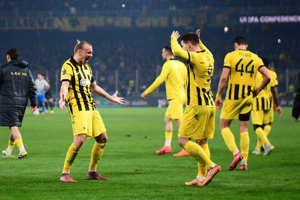 Η παρακάμερα της ΑΕΚ με το κλάμα του Βίντα junior και το πάρτι στα αποδυτήρια (vid)