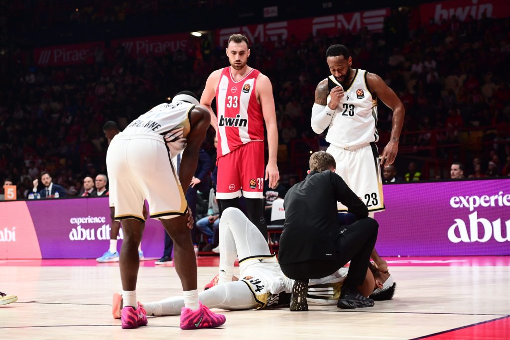 Παγωμάρα στη Βιλερμπάν: Αποχώρησε υποβασταζόμενος ο Τραορέ (vid)