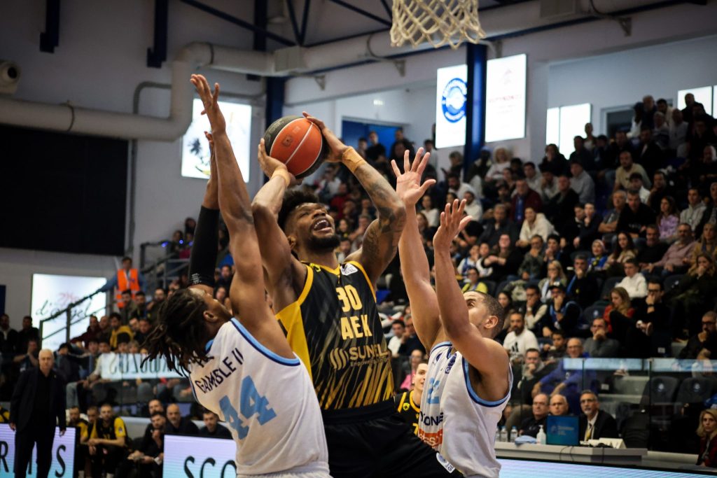 Μύκονος Betsson – ΑΕΚ 76-77: Το έκανε θρίλερ η Ένωση, αλλά πήρε τη νίκη