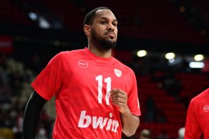 Η ιστορία μιας φανέλας: Ποιοι φόρεσαν το «11» στον Ολυμπιακό πριν από τον Μόρις (pics, vids)