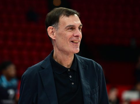 Μπαρτζώκας για το ρεκόρ του στον πάγκο του Ολυμπιακού: «Ευχαριστώ του προέδρους και τον κόσμο που με ανέχονται»