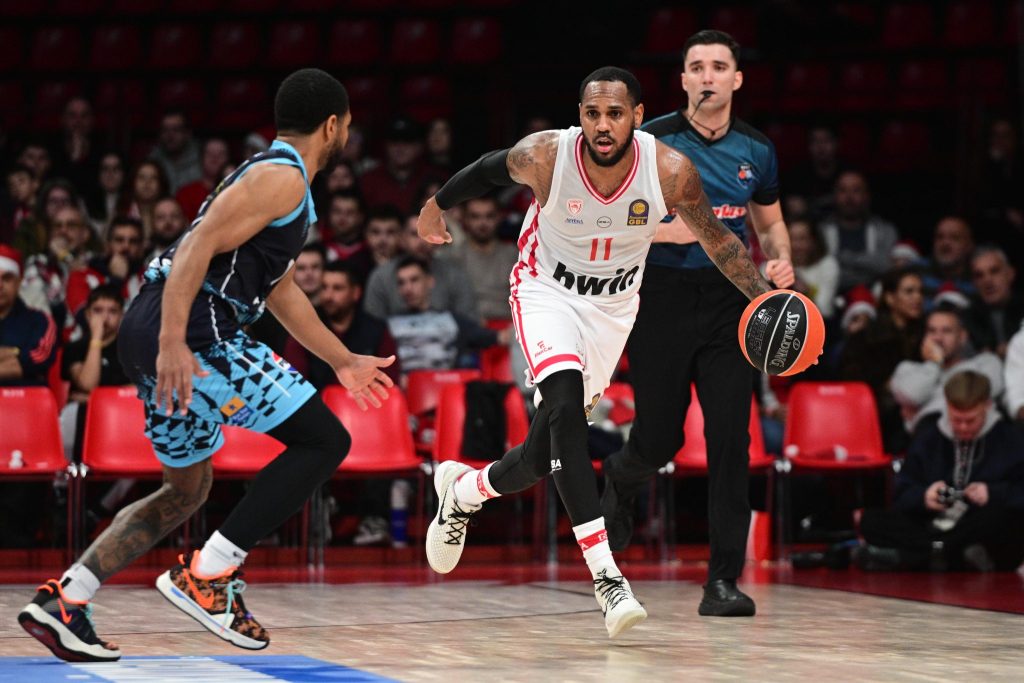 Αυτά έκανε ο Μόντε Μόρις στο ντεμπούτο του με τον Ολυμπιακό (vids)