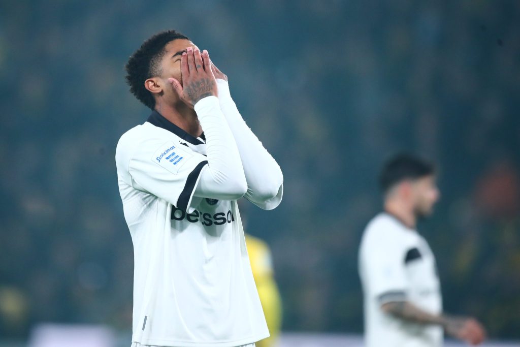 Έξαλλοι στον ΟΦΗ για τη διαιτησία με την ΑΕΚ – Οι δύο φωτογραφίες του Μπούση (pics)