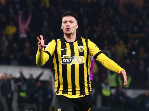 ΑΕΚ: Ο Γιόβιτς γιόρτασε τα γενέθλιά του με κιτρινόμαυρη τούρτα (pic & vids)