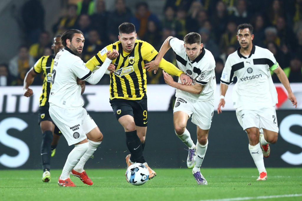 Άγγελου Ευαγγέλου: Κόβοντας –Ολυμπιακό- και ράβοντας –ΑΕΚ- σε ένα 24ωρο την κορυφή της Super League