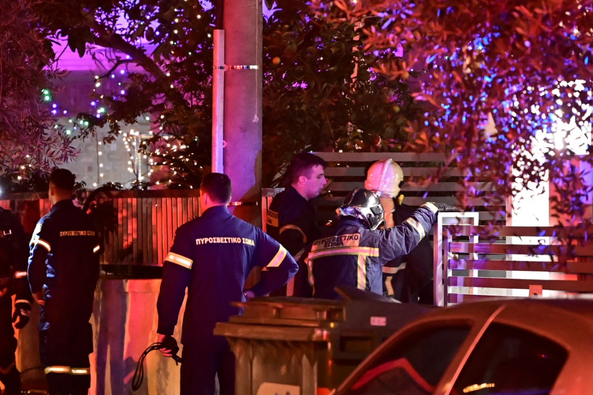 Βίντεο ντοκουμέντο από τη φωτιά στο διαμέρισμα με τους δύο νεκρούς – Ακούστηκε έκρηξη και ξέσπασαν φλόγες