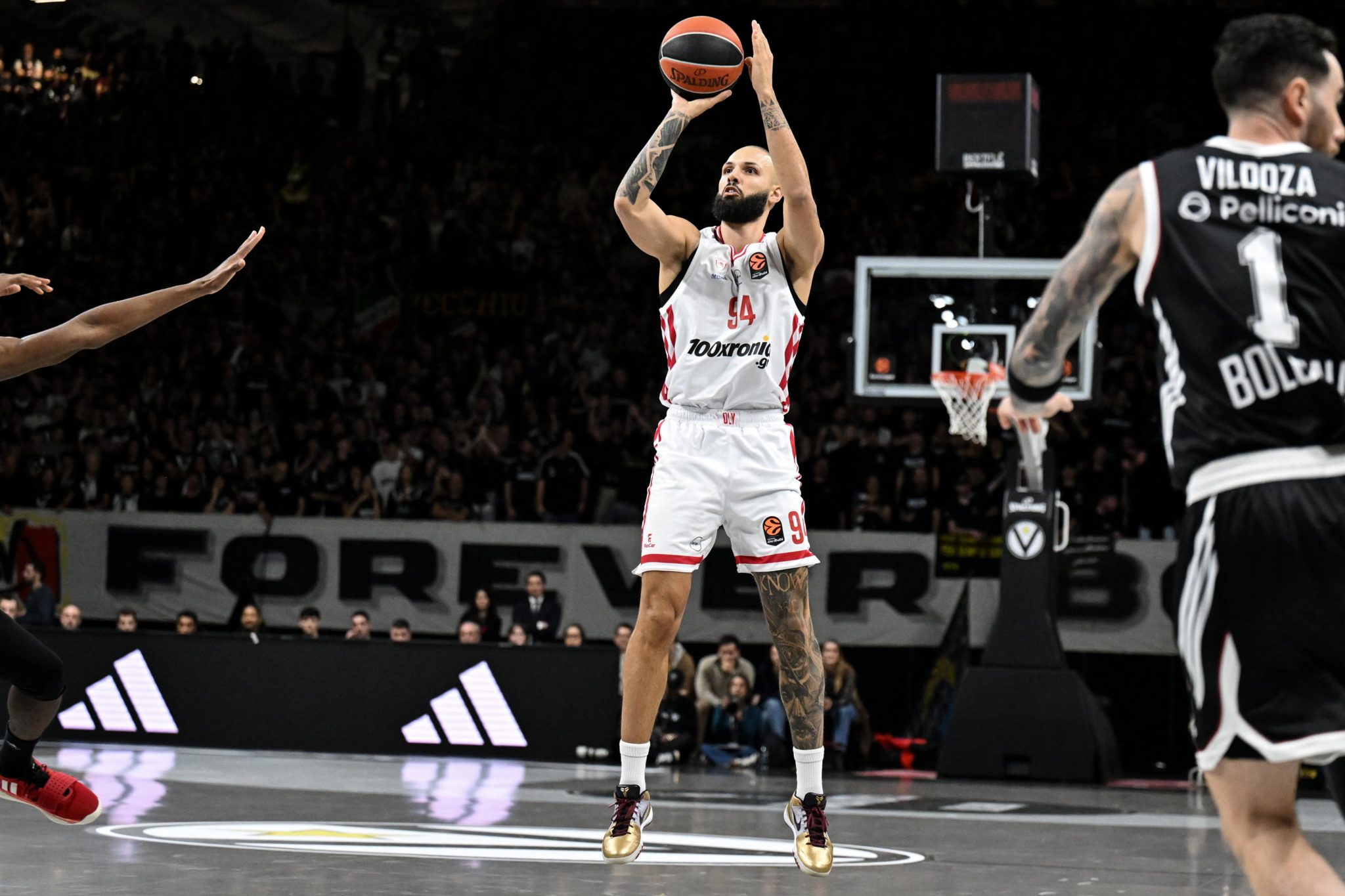 «Φωτιά» ο Φουρνιέ στη Μπολόνια, ζεστός και ο Πίτερς