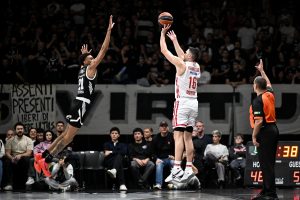 Για αυτό είναι ο αρχηγός: Ο Παπανικολάου «ξεμπλόκαρε» τον Μπαρτζώκα και τον Ολυμπιακό στο σημαντικότερο τάιμ άουτ