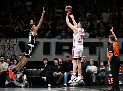 Για αυτό είναι ο αρχηγός: Ο Παπανικολάου «ξεμπλόκαρε» τον Μπαρτζώκα και τον Ολυμπιακό στο σημαντικότερο τάιμ άουτ