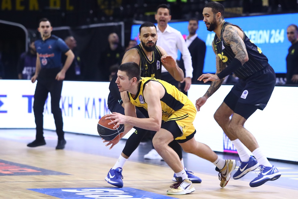 Η ΑΕΚ «λύγισε» τον Άρη Betsson (82-76), μεγάλο «διπλό» για τη Μύκονο (83-97)