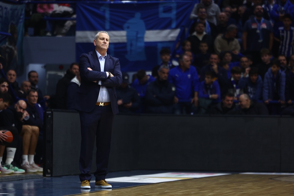 Ζούρος: «Πάνω από έναν μήνα κοιμάμαι 4 ώρες την ημέρα, προφανώς η ομάδα χρειάζεται κάτι διαφορετικό»