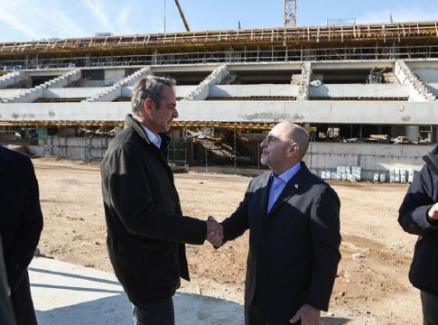 O Μητσοτάκης δίνει 300 εκατ. δώρο στον Αλαφούζο και οι αγρότες στους δρόμους με σύνταξη 350 ευρώ