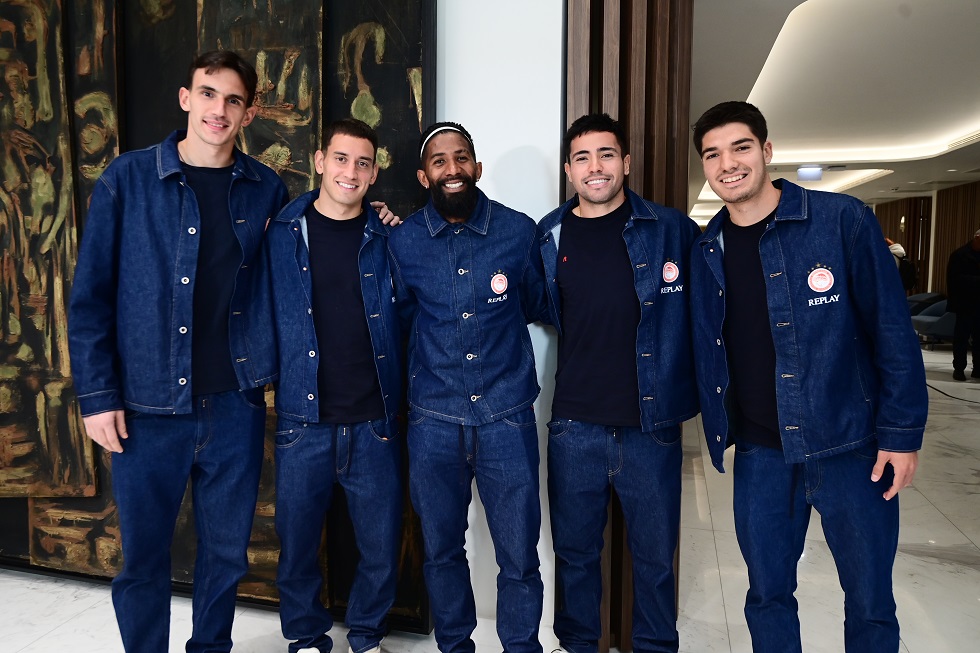 Ευχές για Καλή Χρονιά από τους παίκτες του Ολυμπιακού (vid)